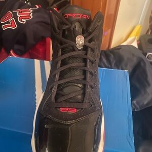 Jordan Men's Black and Red Sneakers